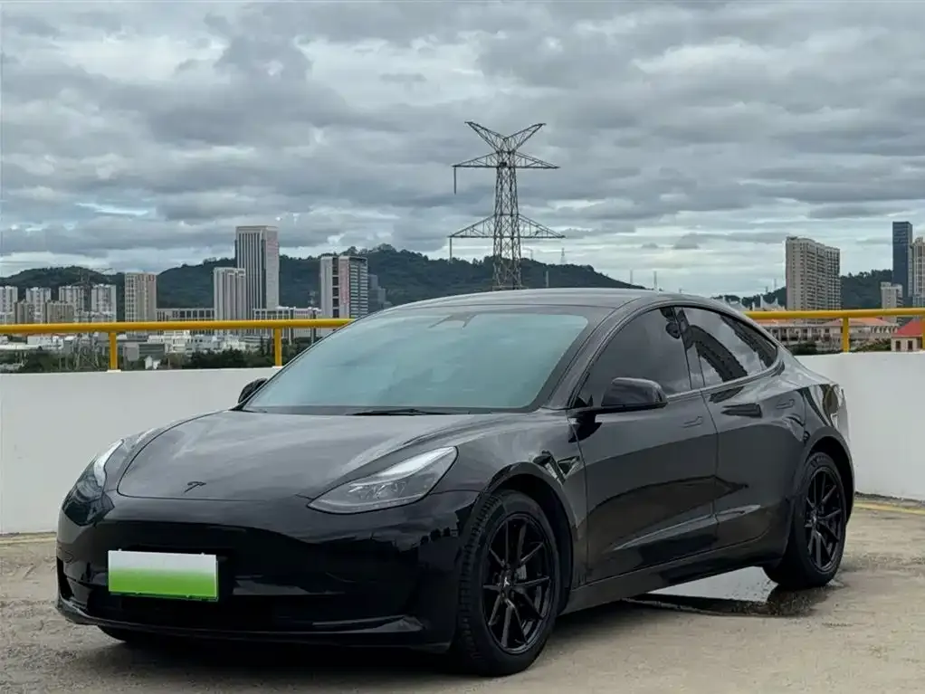 Tesla Model 3 — фото 1