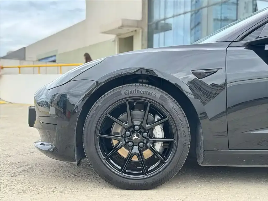 Tesla Model 3 — фото 10
