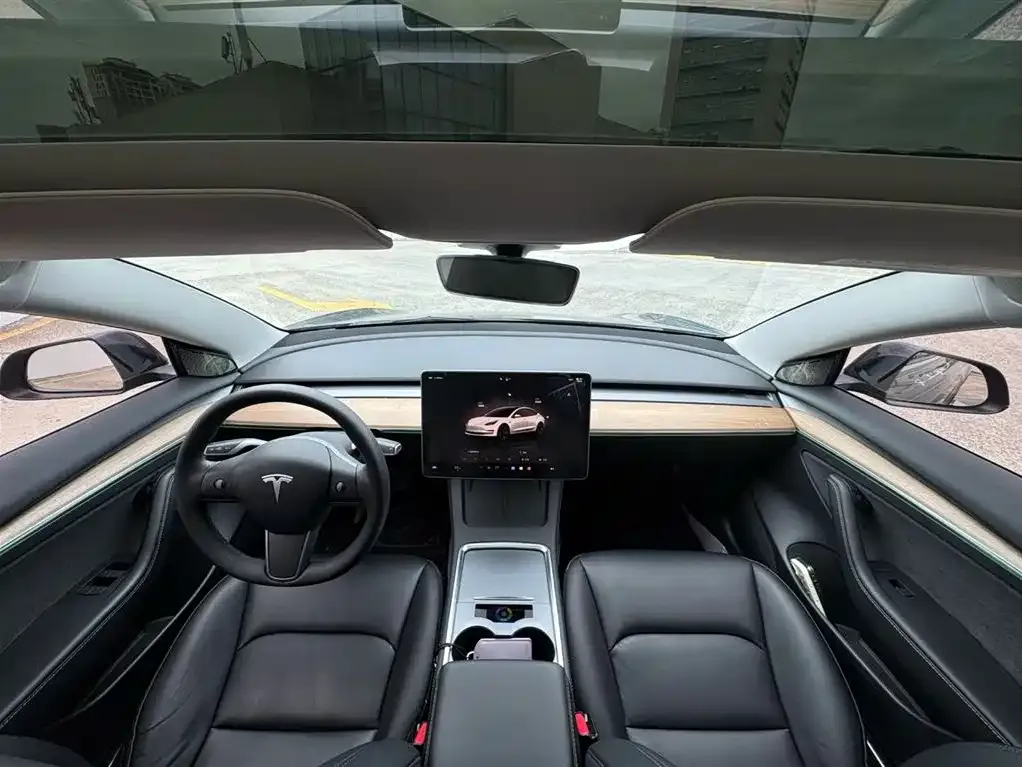 Tesla Model 3 — фото 8