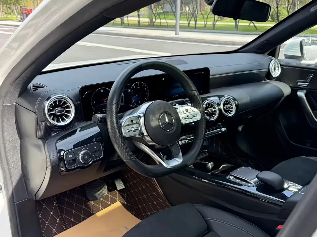 Mercedes-Benz A-Class 2023 из CN, фото 8