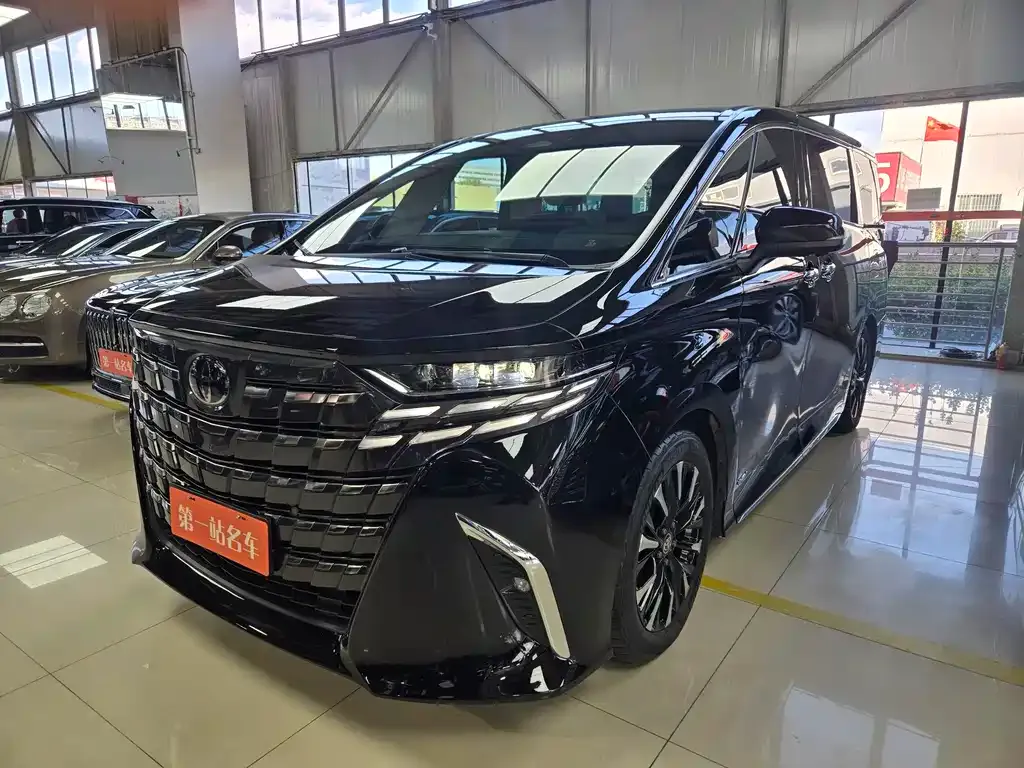 Toyota Alphard 2024 из CN, фото 1