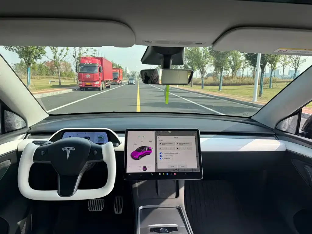 Tesla Model Y — фото 7