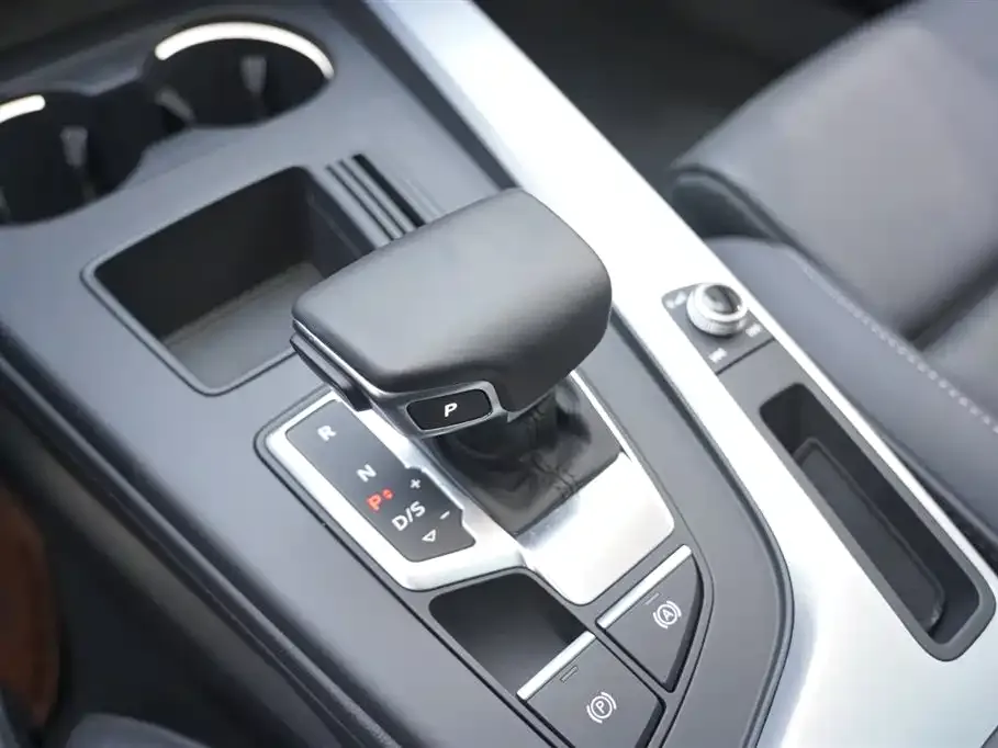Audi A4L 2021 из CN, фото 10