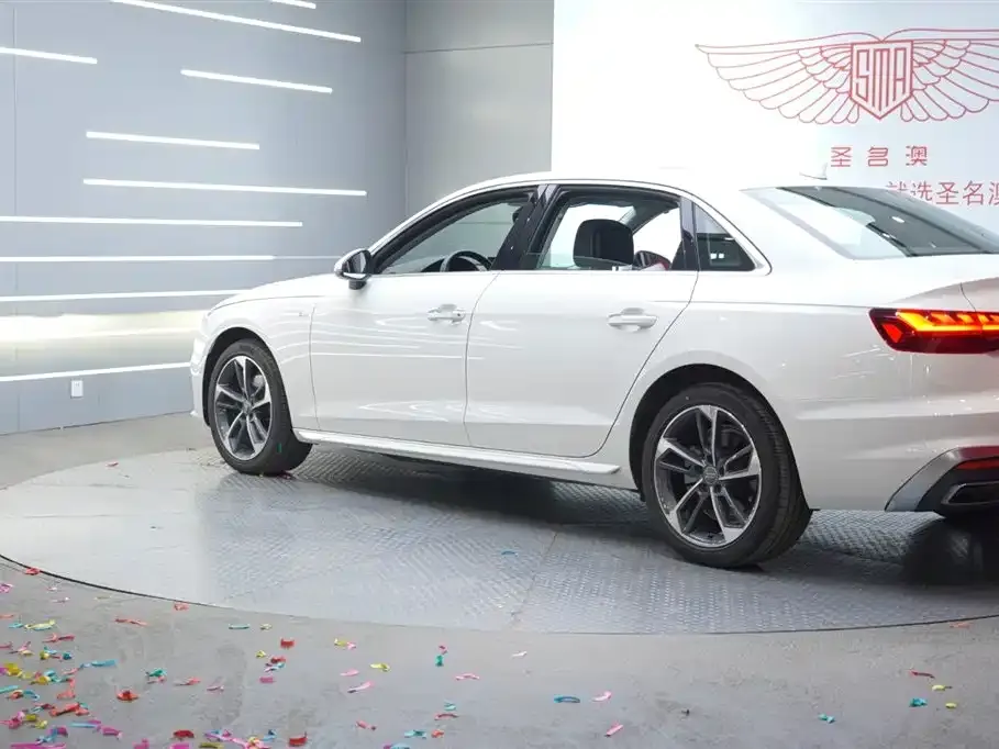 Audi A4L 2021 из CN, фото 2