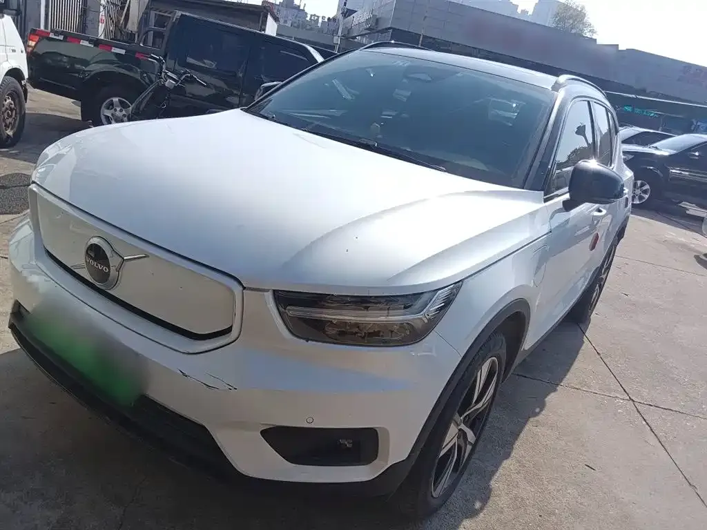 Volvo XC40 NEV — фото 2