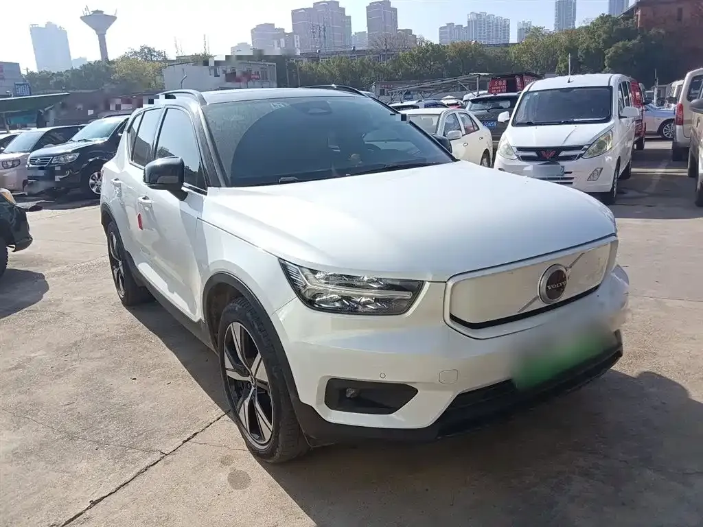 Volvo XC40 NEV — фото 4