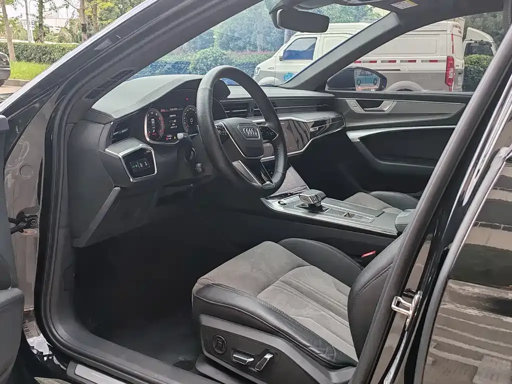 Audi A6L 2023 из CN, фото 4