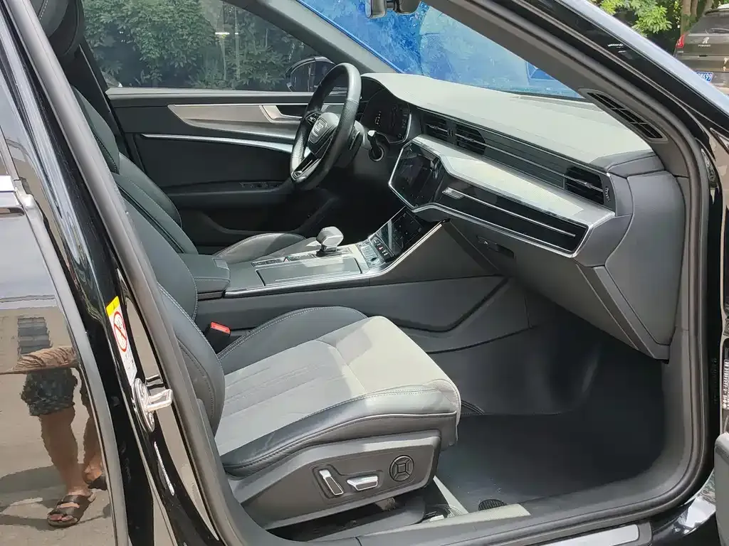 Audi A6L 2023 из CN, фото 9
