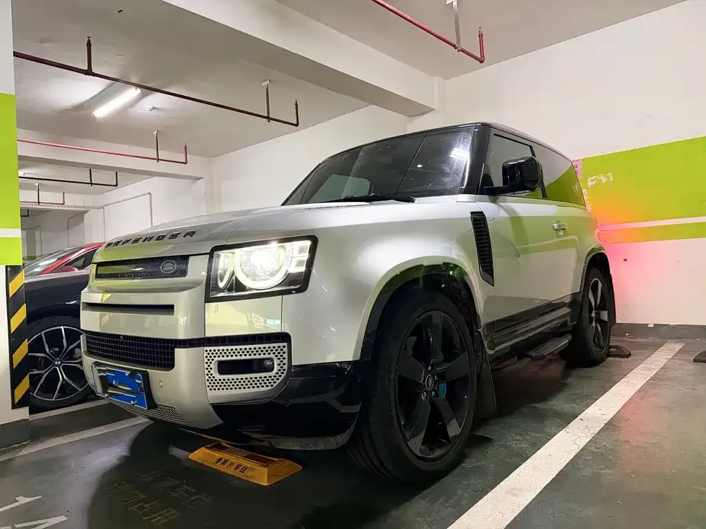 Land Rover Defender — фото 1