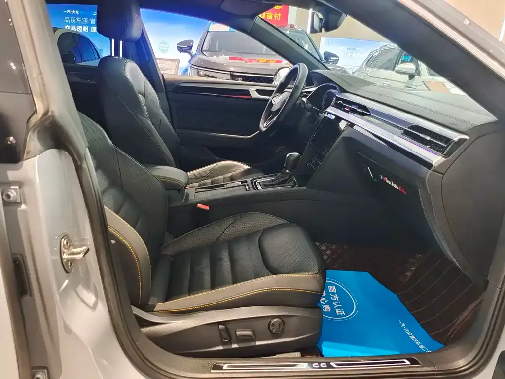 Volkswagen CC 2023 из CN, фото 8