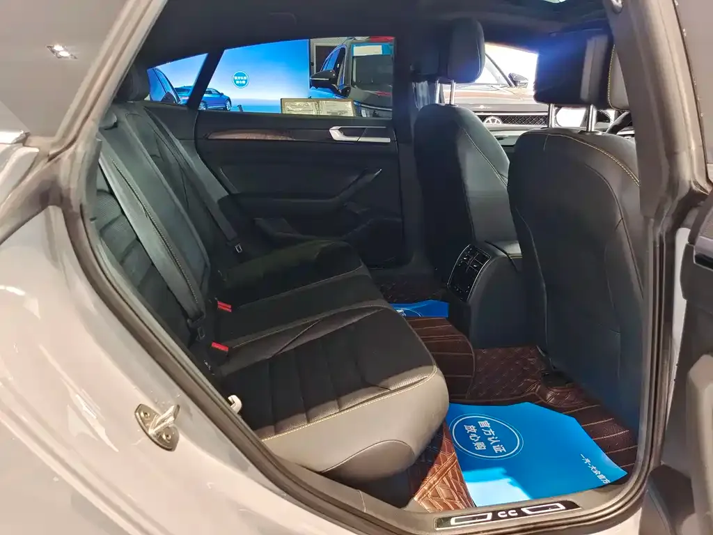 Volkswagen CC 2023 из CN, фото 9