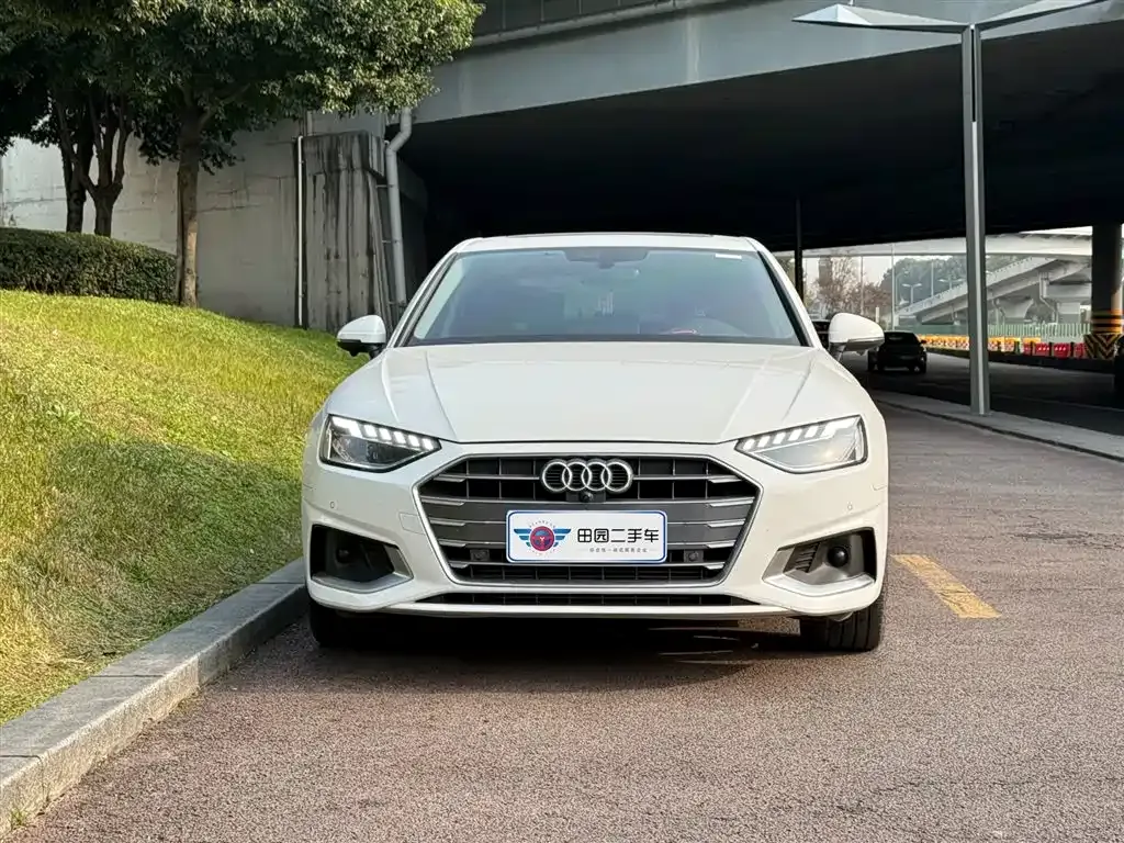 Audi A4L 2021 из CN, фото 2