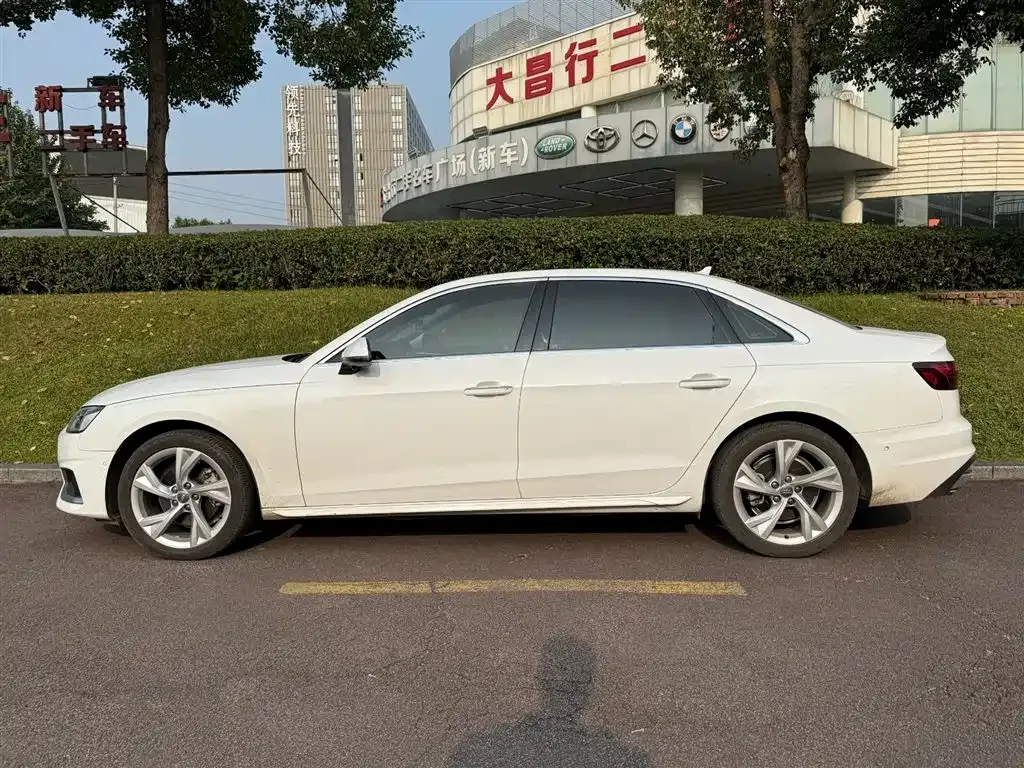 Audi A4L 2021 из CN, фото 3