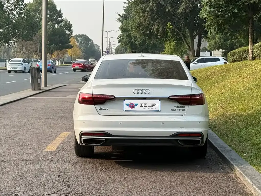 Audi A4L 2021 из CN, фото 5