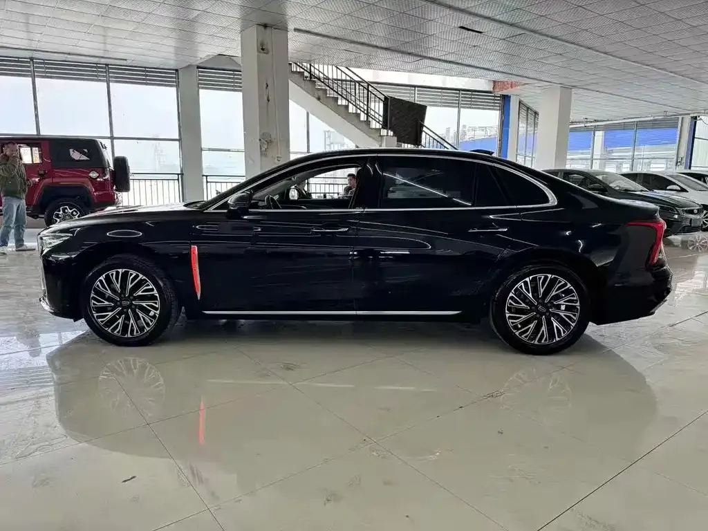 Hongqi H5 — фото 3