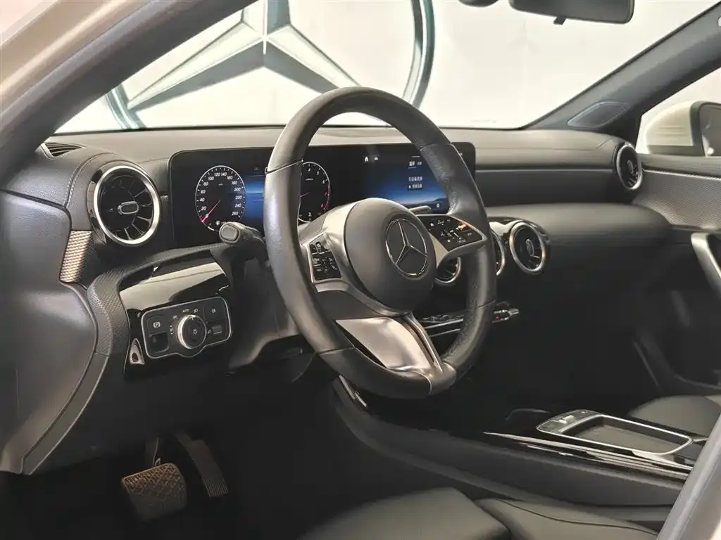 Mercedes-Benz A-Class 2023 из CN, фото 7