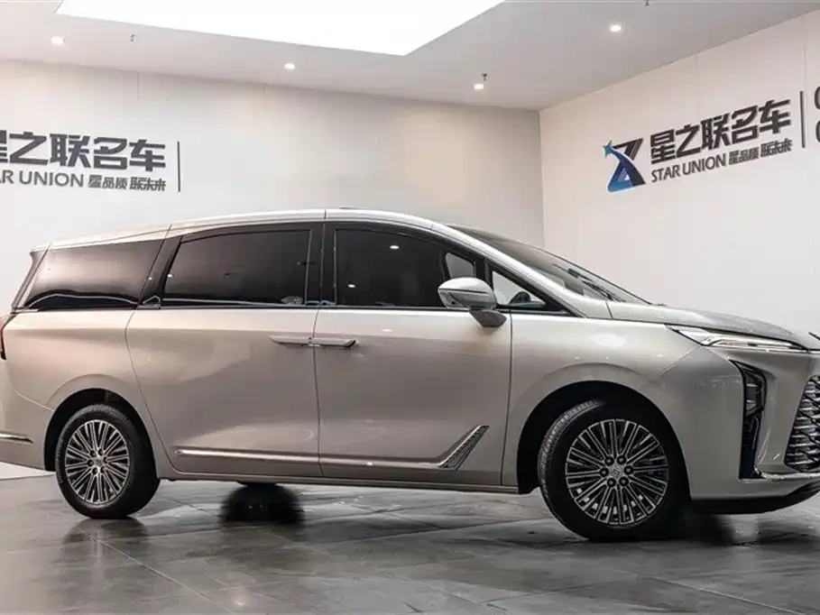 Buick GL8 2024 из CN, фото 7