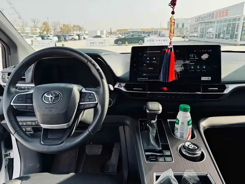 Toyota Granvia 2024 из CN, фото 4