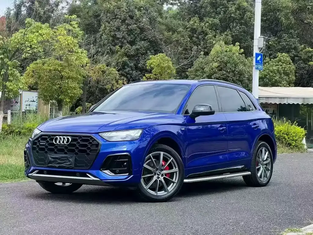 Audi Q5L — фото 1