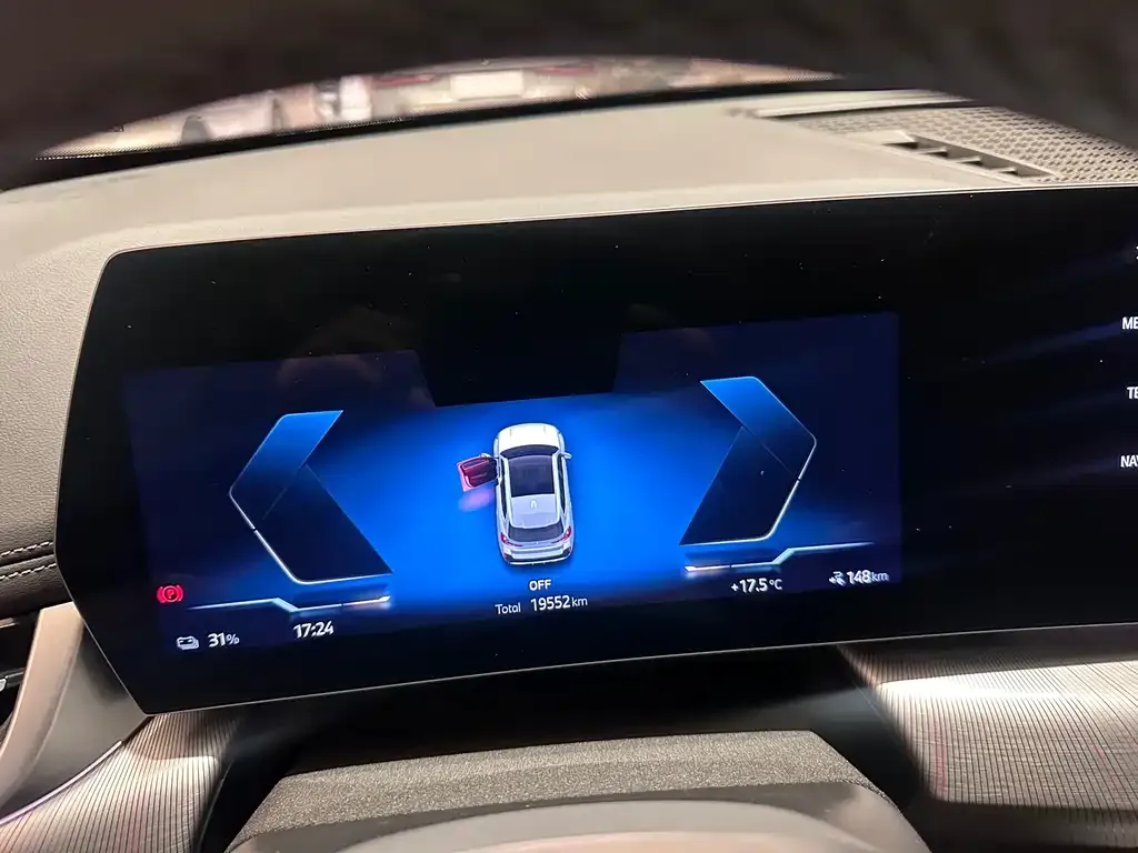 BMW iX1 2024 из CN, фото 7