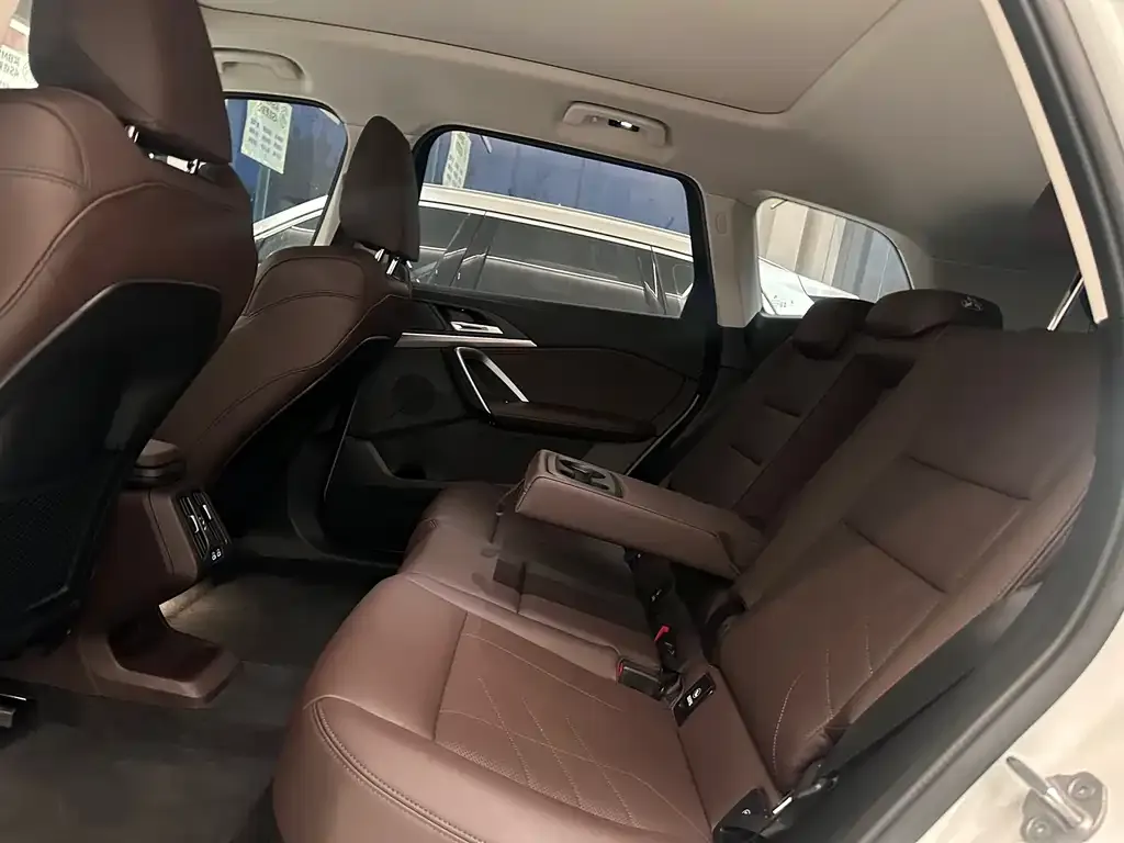 BMW iX1 2024 из CN, фото 8