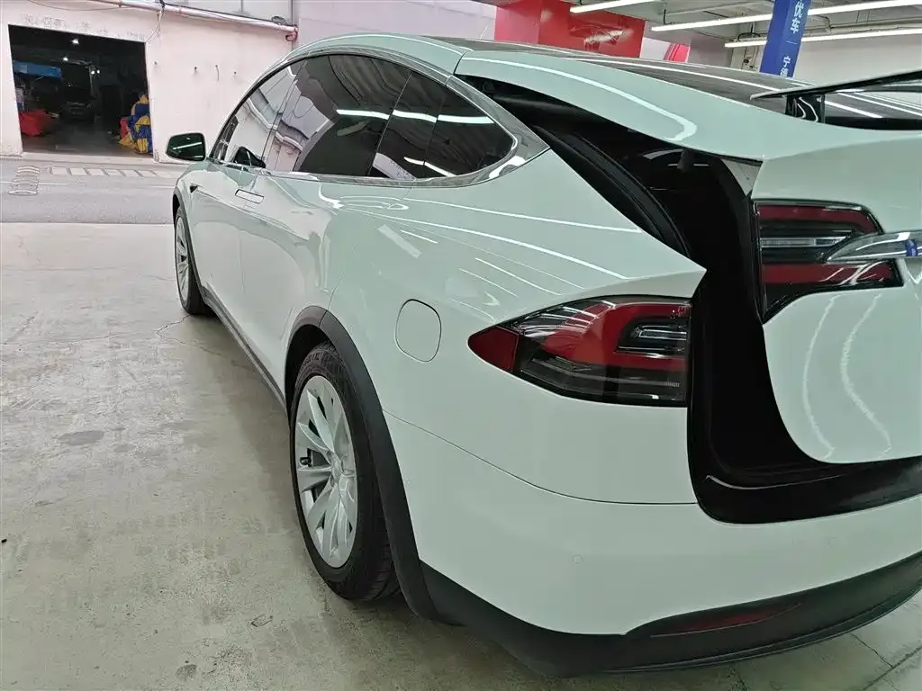 Tesla Model X — фото 5