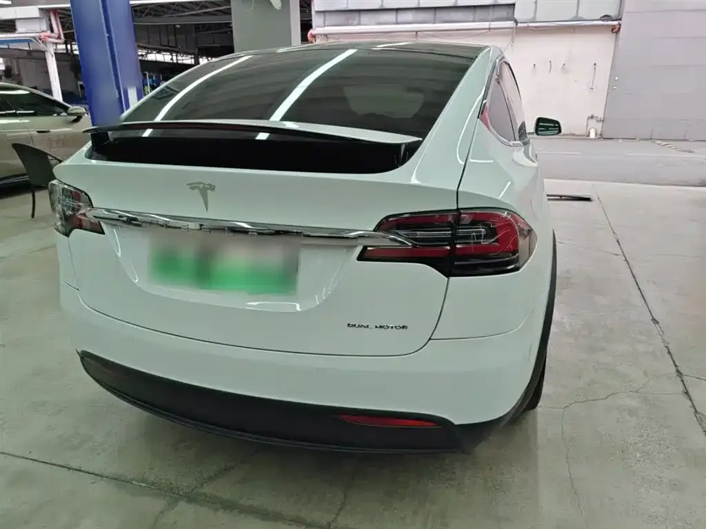 Tesla Model X — фото 6