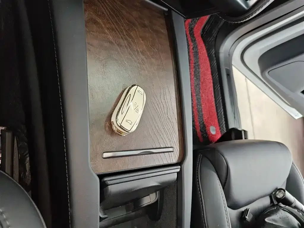 Tesla Model X — фото 9