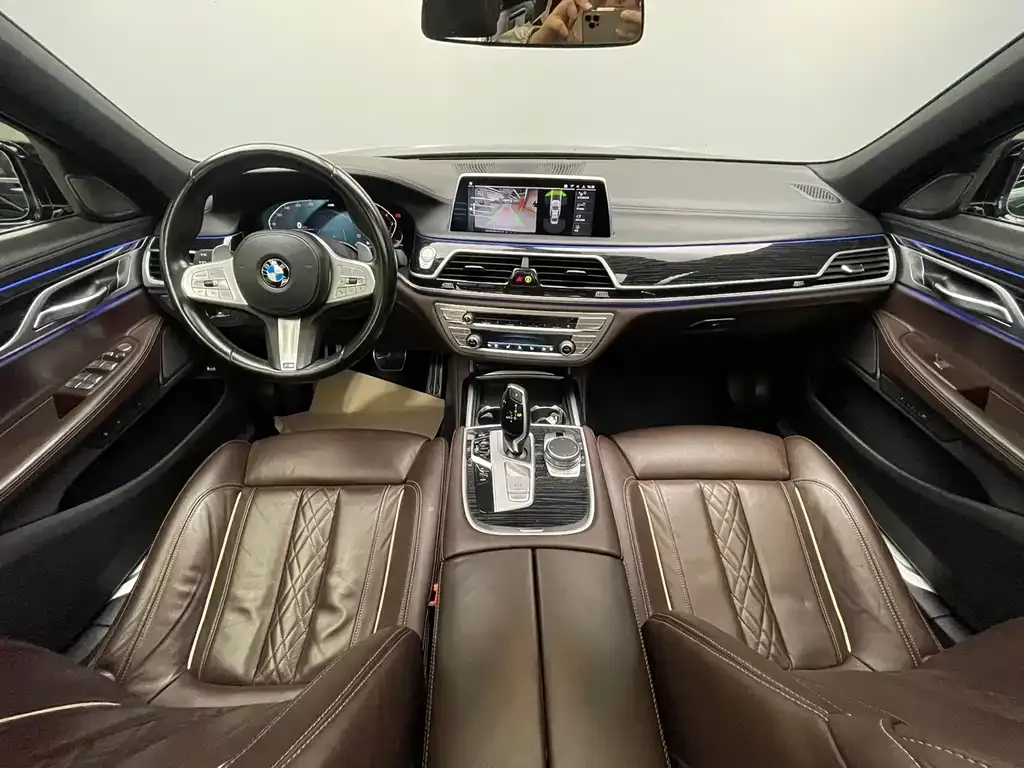 BMW 7 Series — фото 9