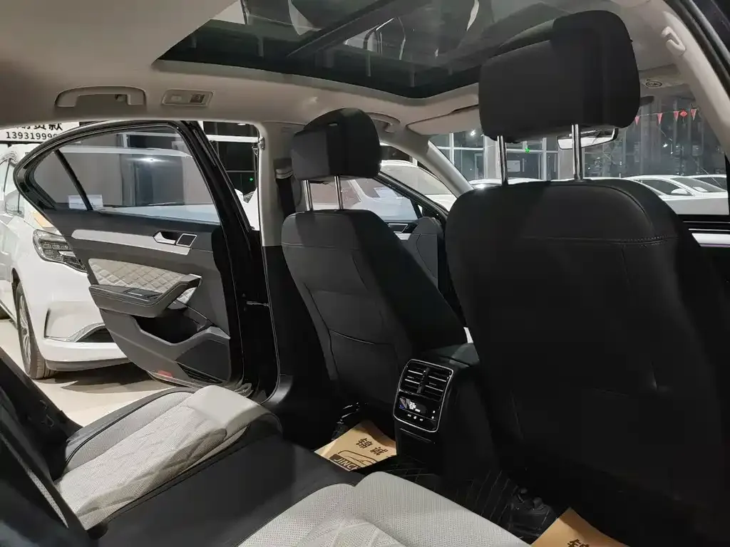 Volkswagen Magotan 2024 из CN, фото 8