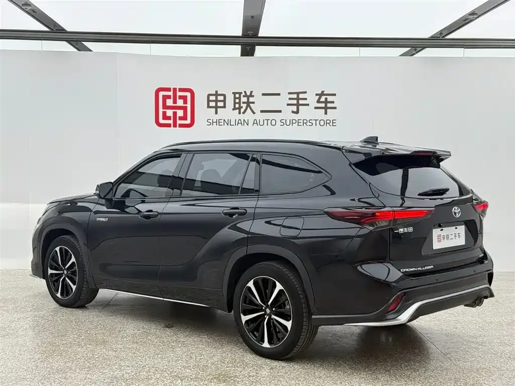 Toyota Crown Kluger 2024 из CN, фото 2