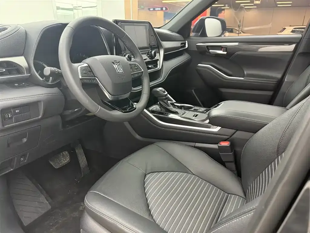 Toyota Crown Kluger 2024 из CN, фото 7