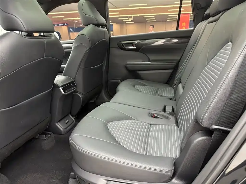 Toyota Crown Kluger 2024 из CN, фото 8