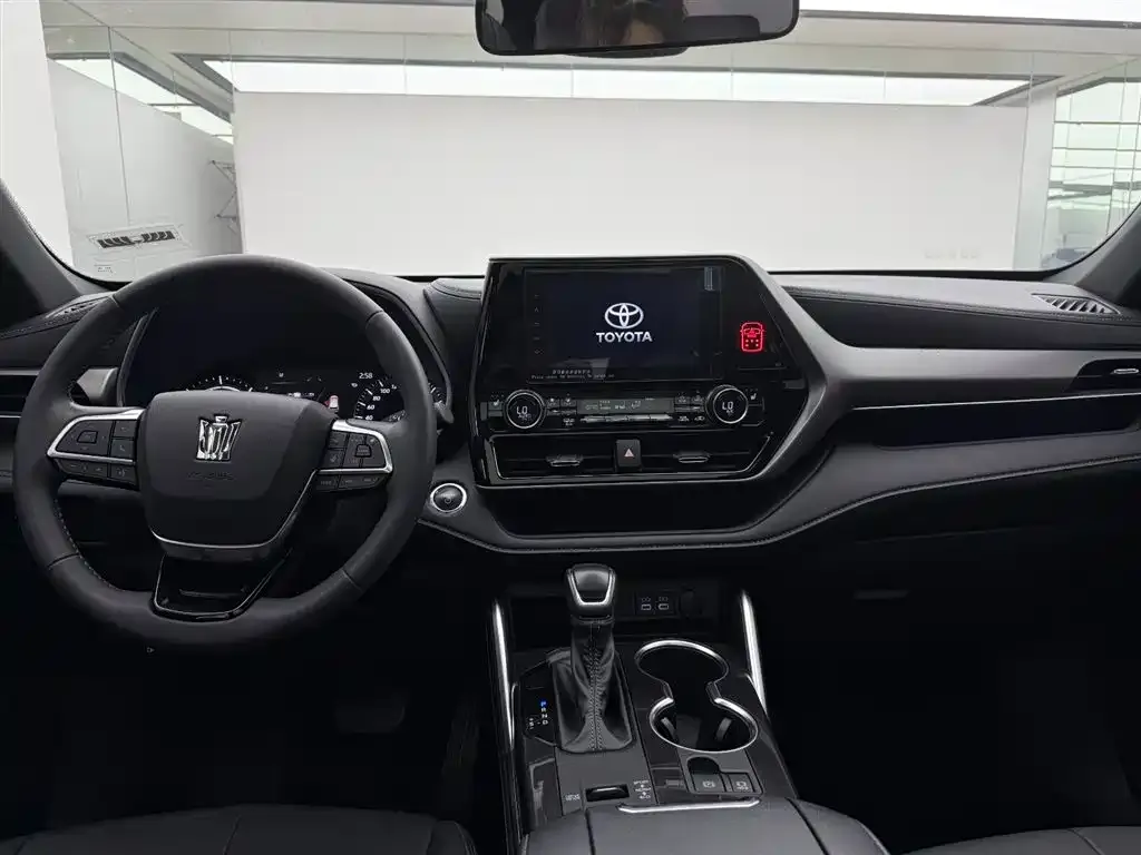 Toyota Crown Kluger 2024 из CN, фото 9