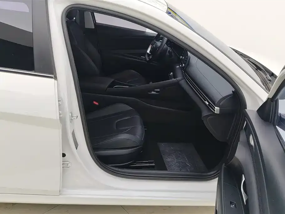 Hyundai Elantra 2023 из CN, фото 8