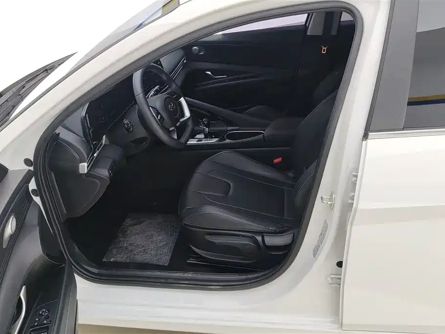 Hyundai Elantra 2023 из CN, фото 9