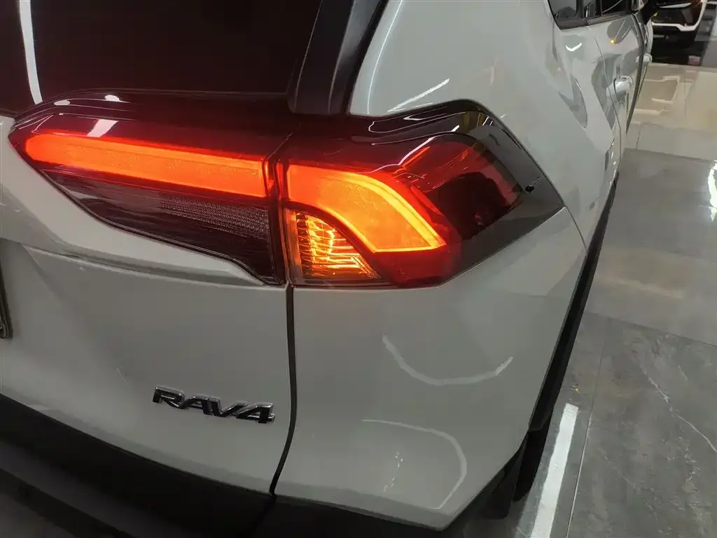 Toyota RAV4 2021 из CN, фото 8