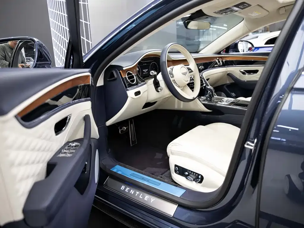Bentley Flying Spur 2024 из CN, фото 4
