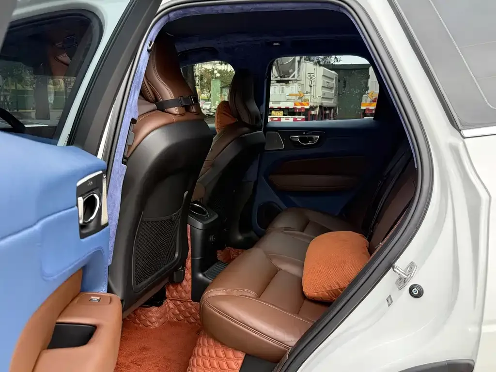 Volvo XC60 PHEV 2021 из CN, фото 5