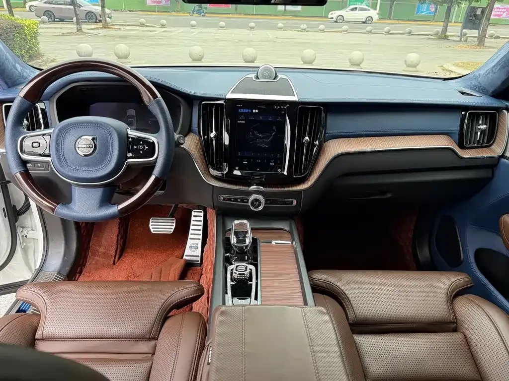 Volvo XC60 PHEV 2021 из CN, фото 6