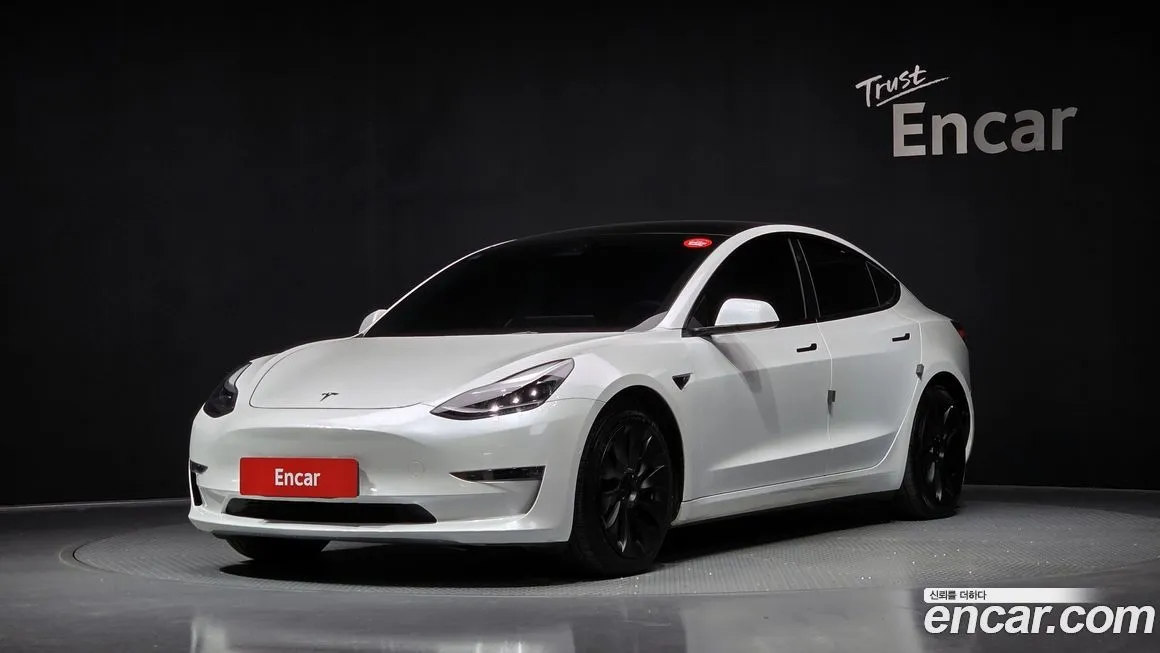 Tesla Model 3 — фото 1