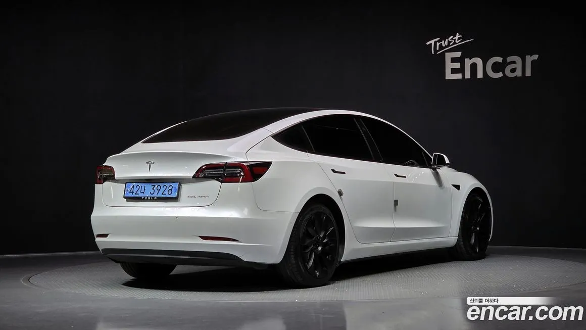 Tesla Model 3 — фото 2