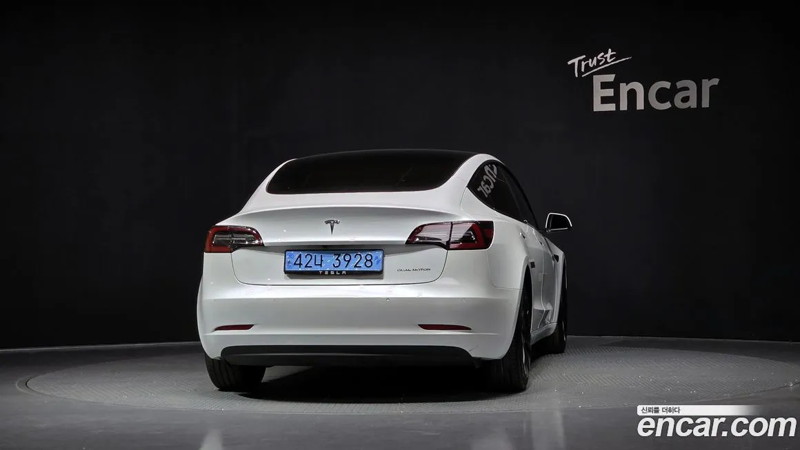 Tesla Model 3 — фото 4