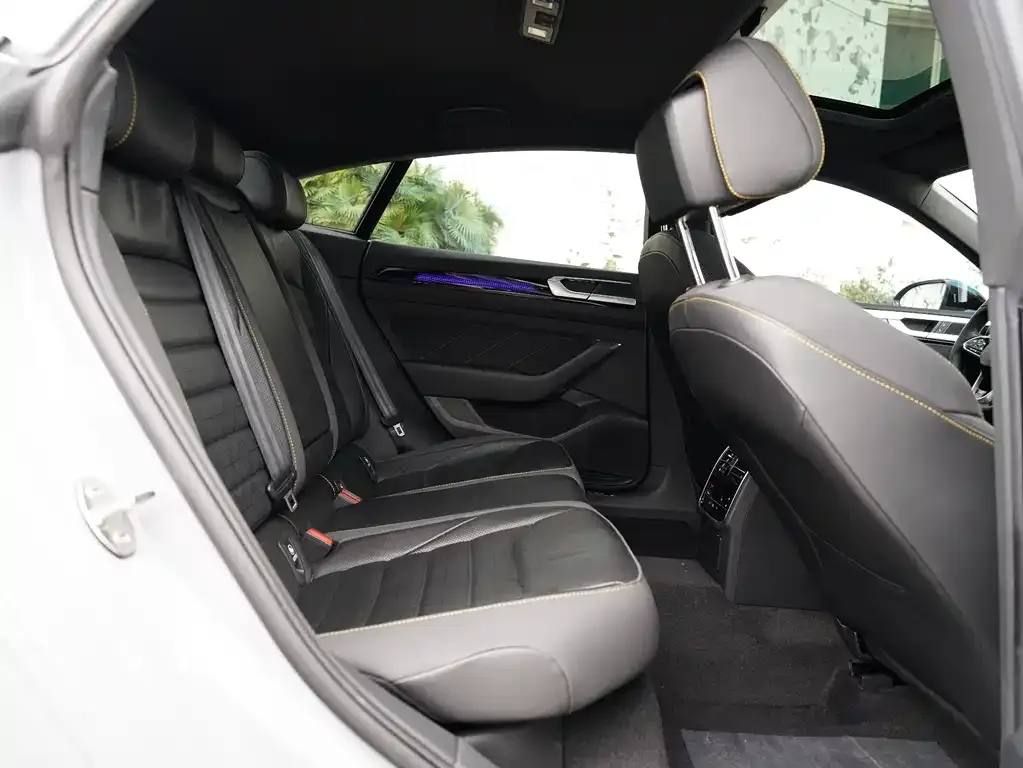Volkswagen CC 2024 из CN, фото 6
