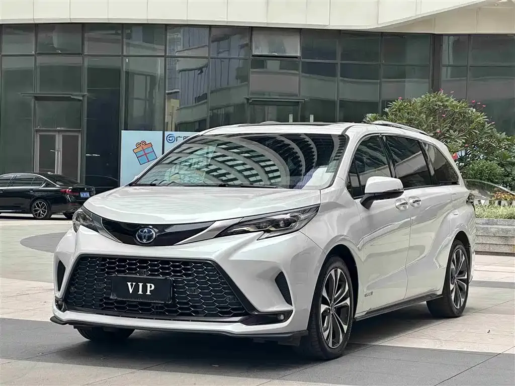 Toyota Granvia 2023 из CN, фото 1