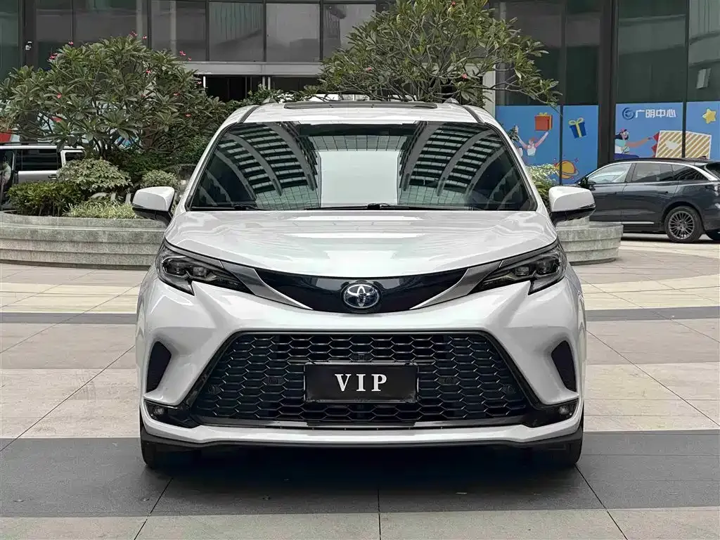 Toyota Granvia 2023 из CN, фото 2