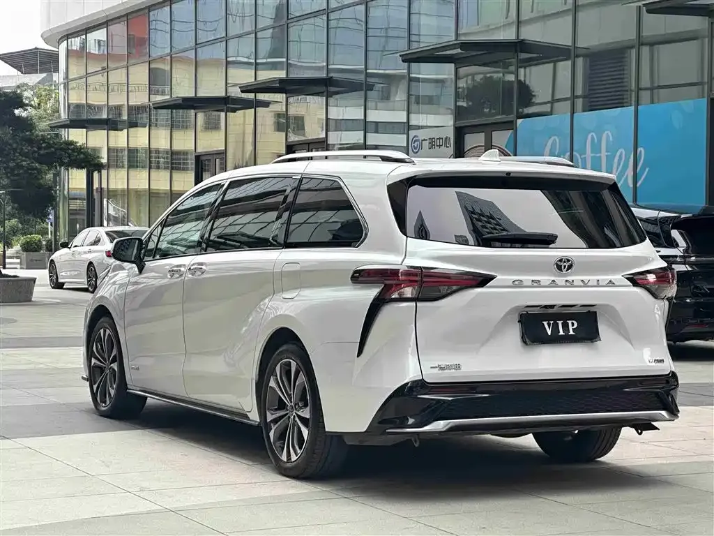 Toyota Granvia 2023 из CN, фото 7