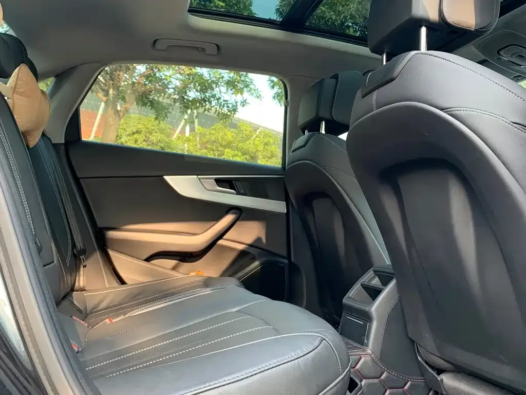 Audi A4L 2022 из CN, фото 10