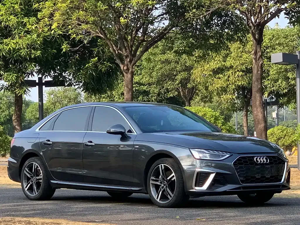 Audi A4L 2022 из CN, фото 2