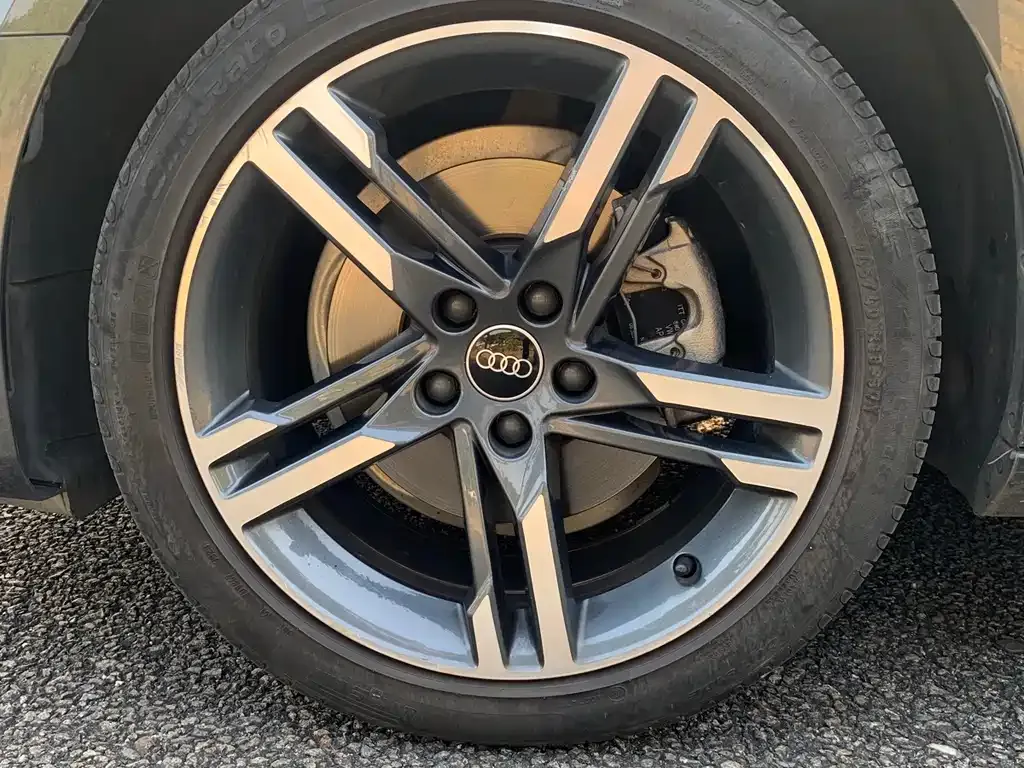 Audi A4L 2022 из CN, фото 6
